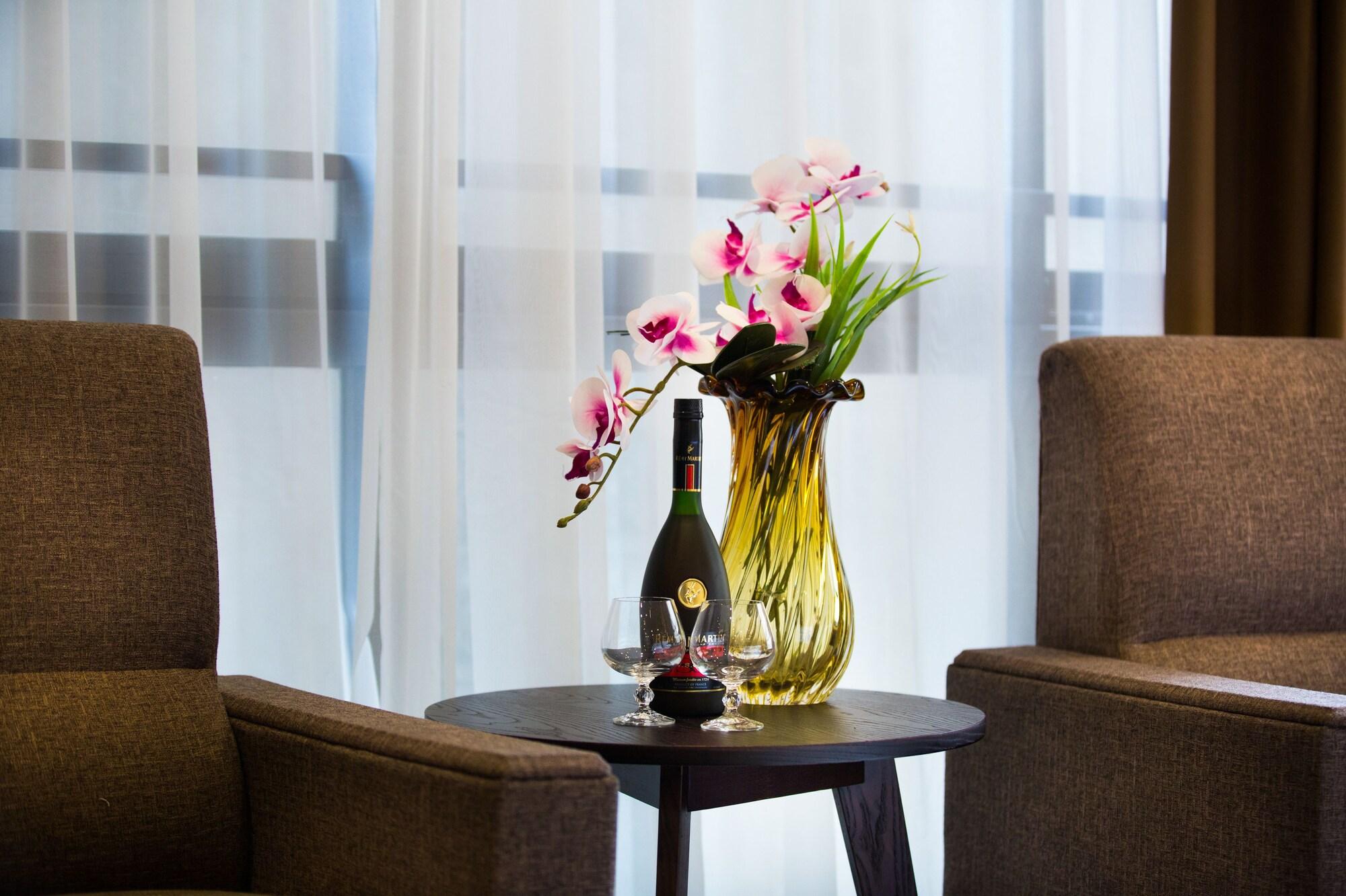 My Linh Hotel Hanoi Exterior photo